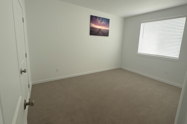 Building Photo - 3239 S Forest Ave