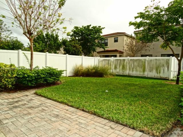 Building Photo - 754 NE 191st Terrace