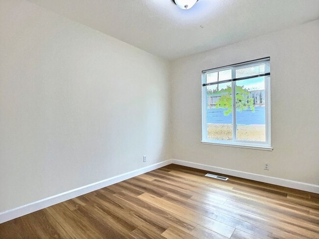 Building Photo - 4 BD/2 BA Home with Spacious Backyard and ...