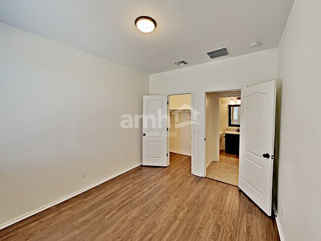 Building Photo - 3453 N Almar