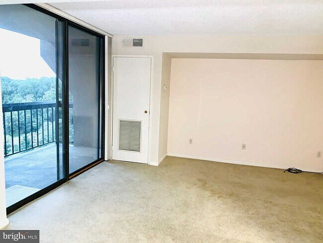 Building Photo - 7401 Westlake Terrace