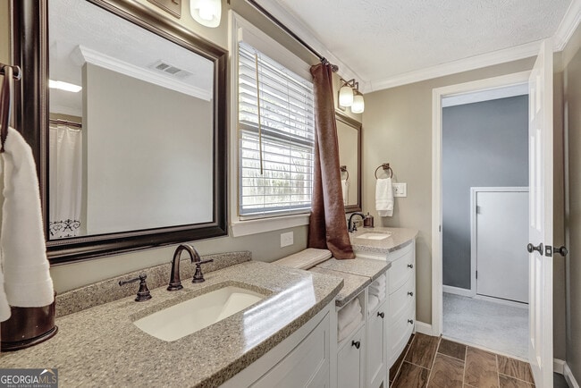 Building Photo - 300 Briarwood Rd