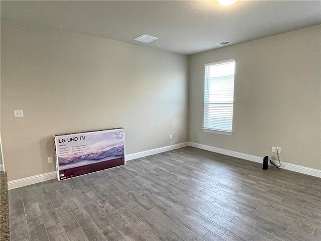 Building Photo - 148 River Hills Dr