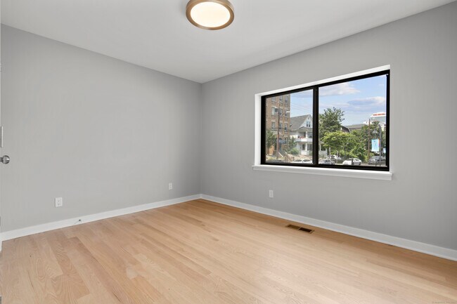 Building Photo - 784 Atlantic St
