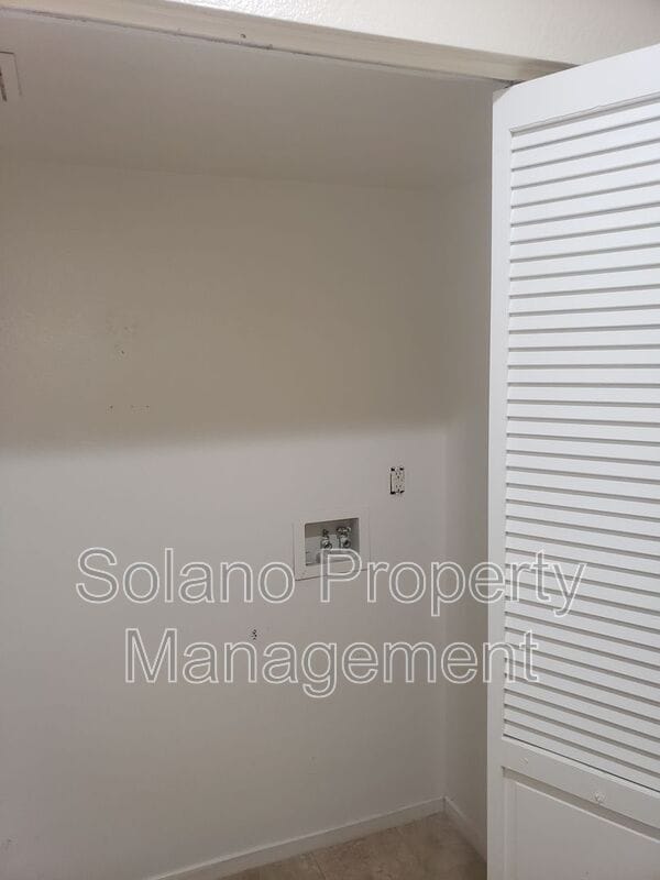 Building Photo - 654 Catalina Cir