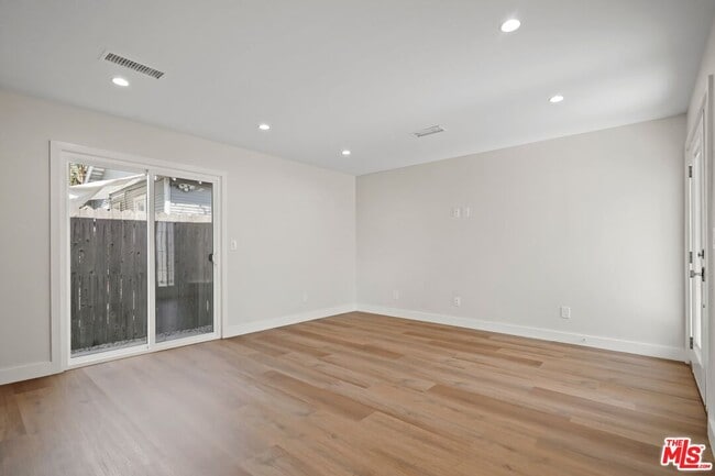 Building Photo - 1561 E Elizabeth St