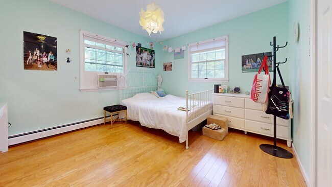 Building Photo - 118 Simsbury Dr