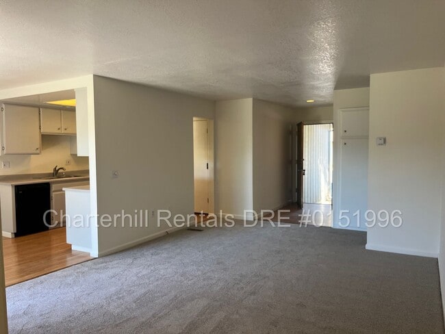 Building Photo - Larkfield -spacious single level with attached one car garage - backs to the old Wikiup Golf Course!