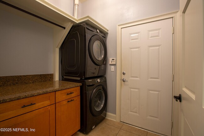 Building Photo - 13785 Herons Landing Way