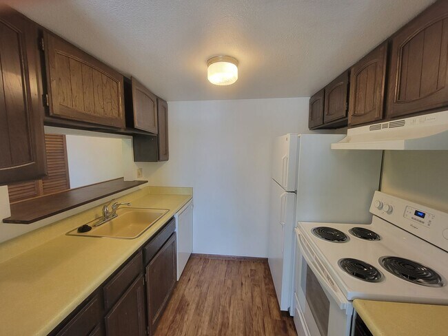 Building Photo - 1401 E 16th St