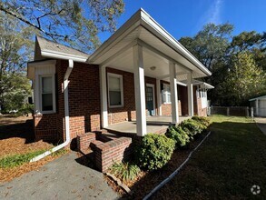 Building Photo - Nice Brick 3/2 House in Riverside $1,395