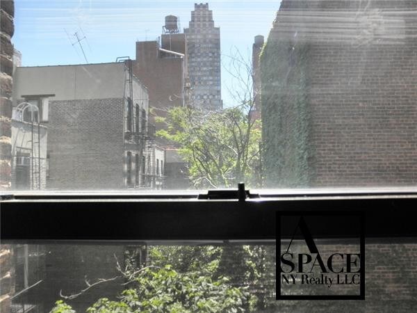 Building Photo - 1498 3rd Ave