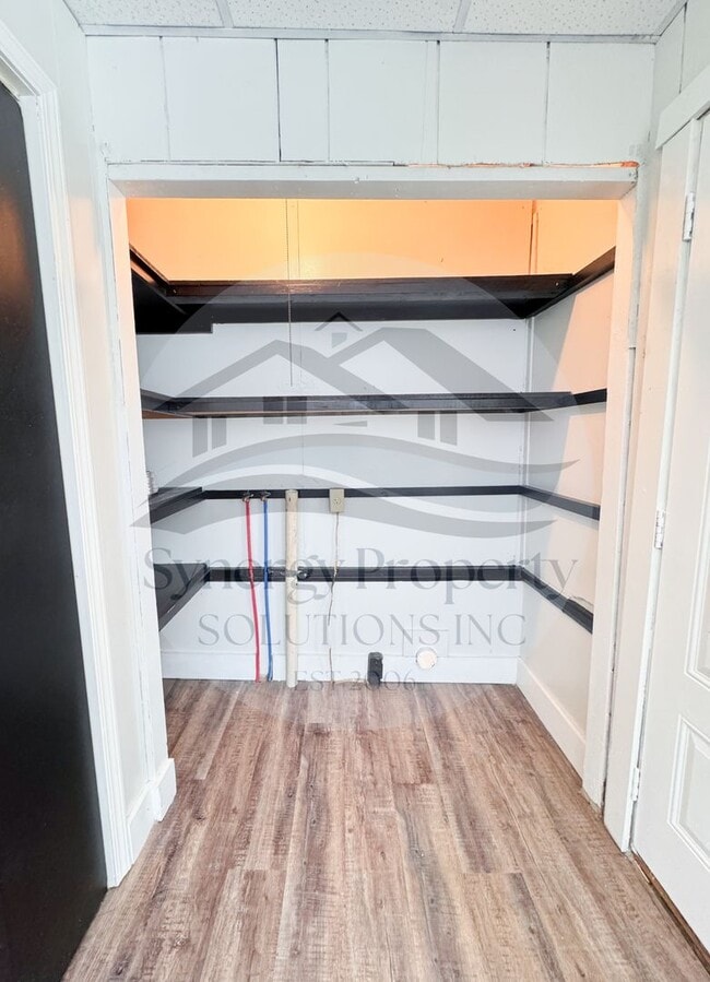 Building Photo - Crestline Home DEPOSIT SPECIAL $295.00