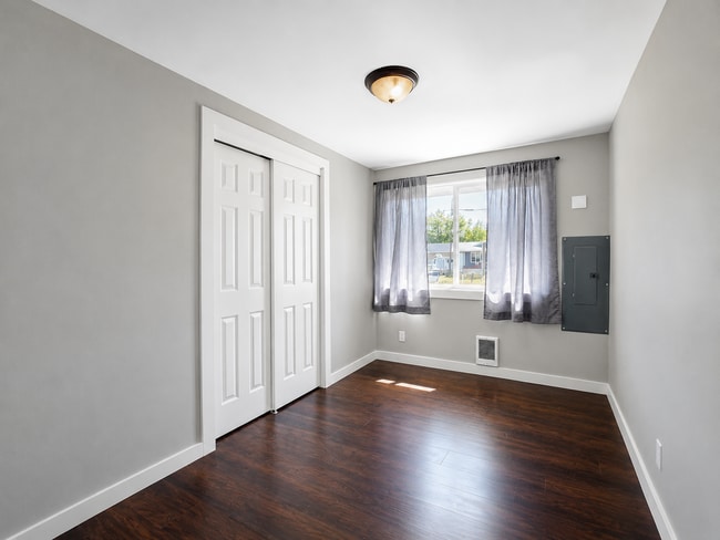 Building Photo - 1566 NE Echo Dr