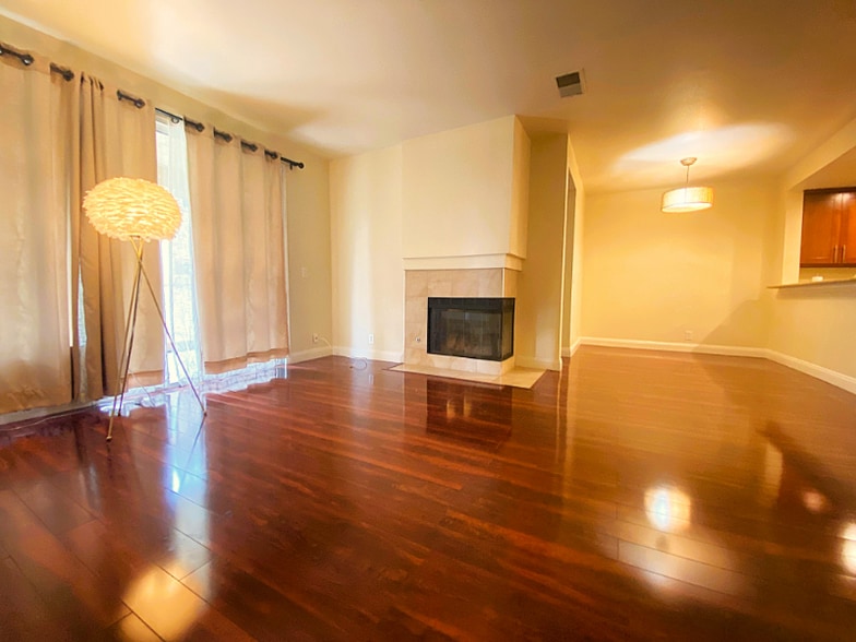 Building Photo - 7705 Chantilly Dr