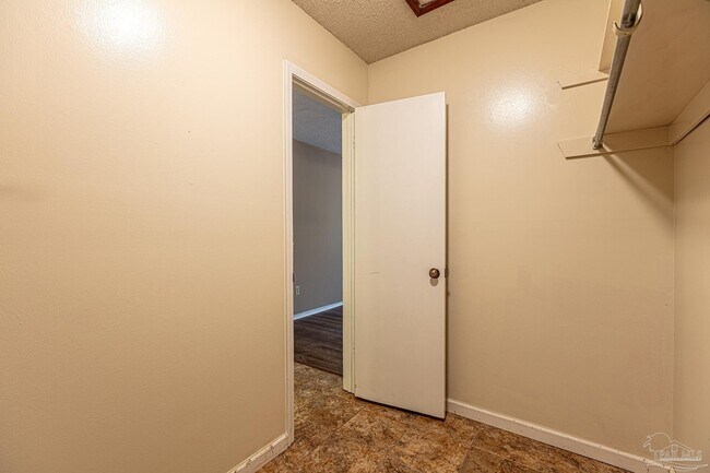 Building Photo - 6242 Ridgegate Cir