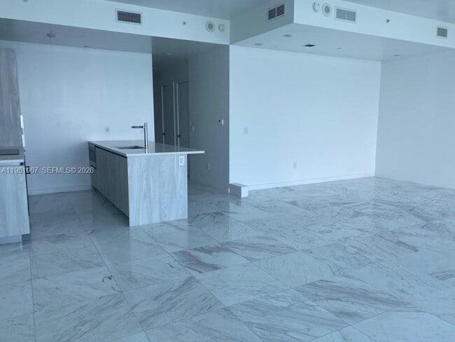 Building Photo - 480 NE 31st St