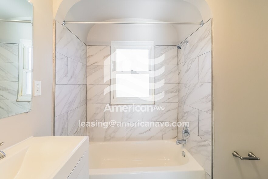 Building Photo - 1824 Winona Dr