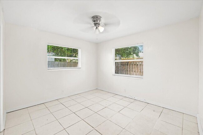 Building Photo - 143 W 28th St