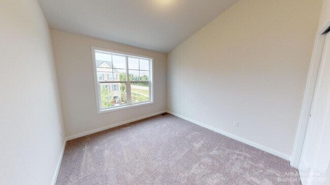 Building Photo - 2704 S Spurway Dr