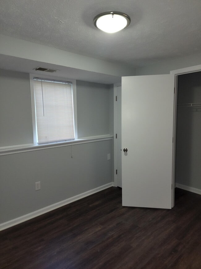 Building Photo - 9387 Horse Castle Ct