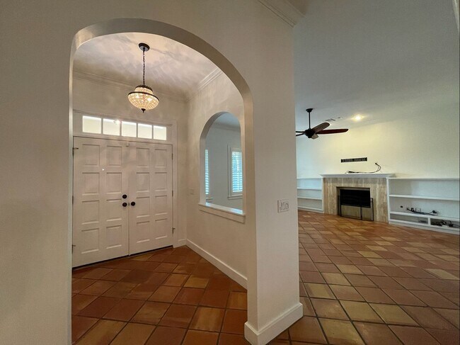 Building Photo - Davis Islands Spanish Med 3 Bed 2.5 Bath 1 car garage with Spool