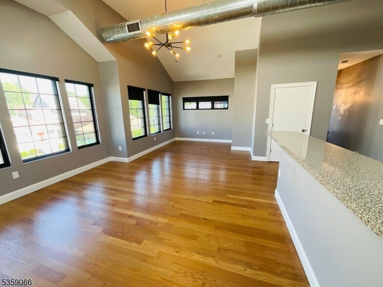 Building Photo - 10 Ruby Pl