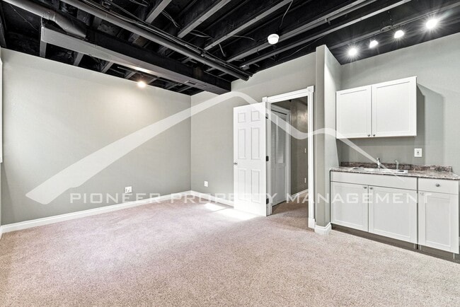 Building Photo - 4570 Meade St