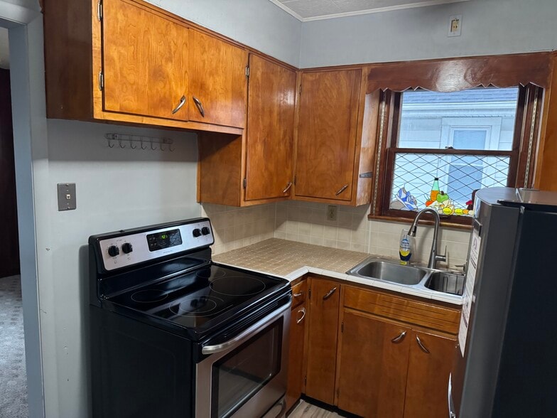 Building Photo - 2121 Cherry Ave