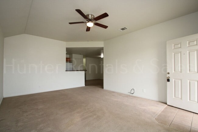 Building Photo - Rent Me Now!