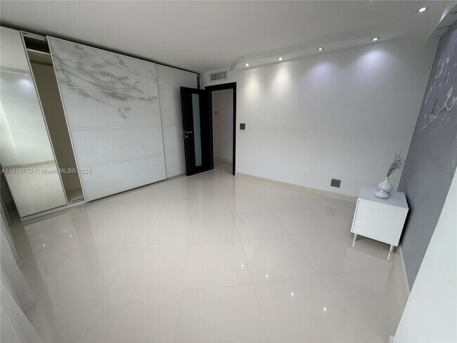 Building Photo - 3161 S Ocean Dr