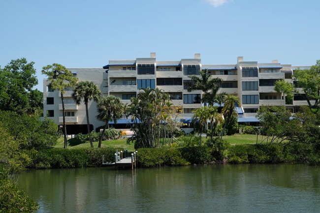 Building Photo - 835 S Osprey Ave