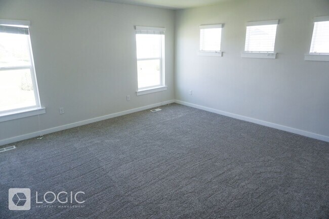 Building Photo - 15180 Gunpowder Ct