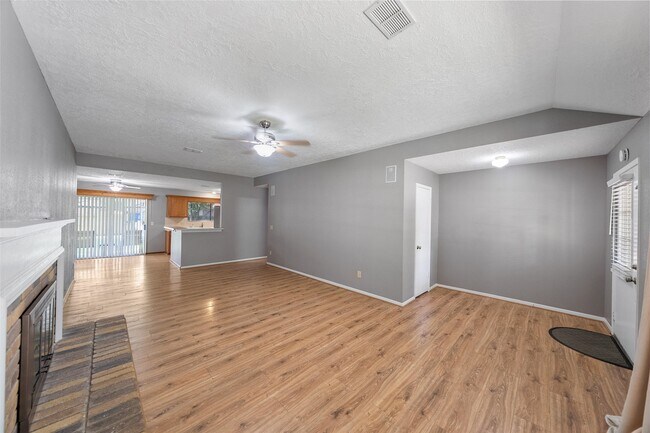 Building Photo - 7 Rockridge Ct