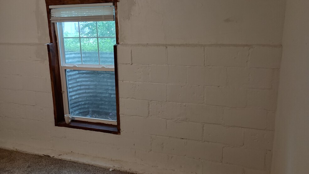 Building Photo - 1801 S Spring Ave