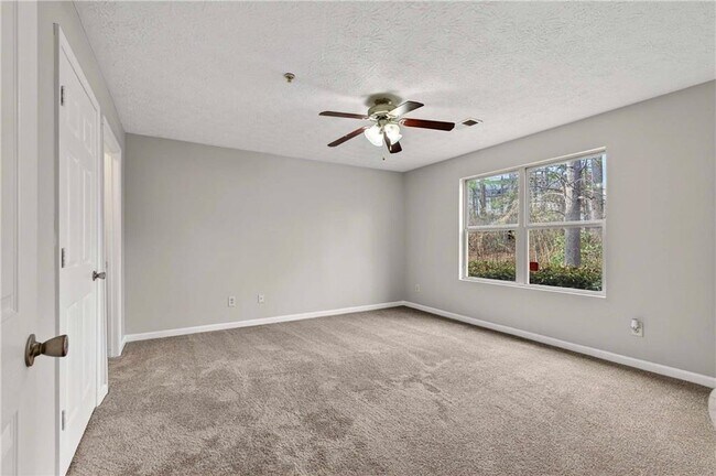 Building Photo - 2104 Fairington Club Dr