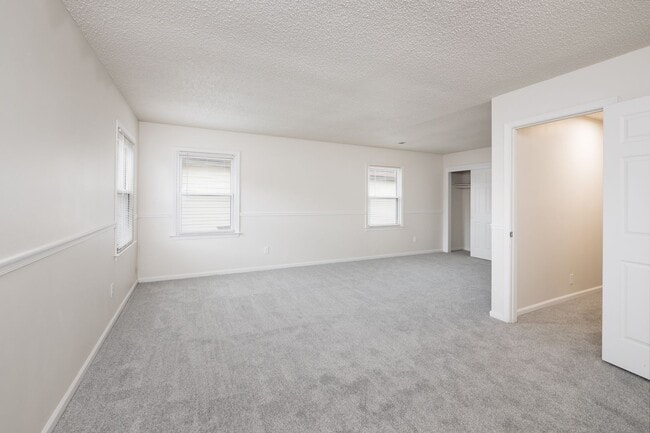 Building Photo - Newly Renovated 3 Bedrooms 2.5 Bathroom Home