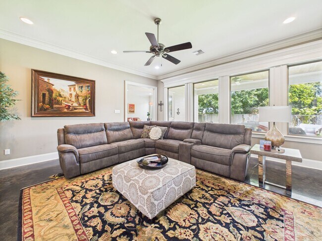 Building Photo - Nestled in the desirable Quail Hollow Subdivision