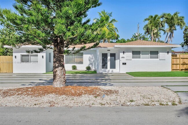 Building Photo - 10801 Peachtree Dr