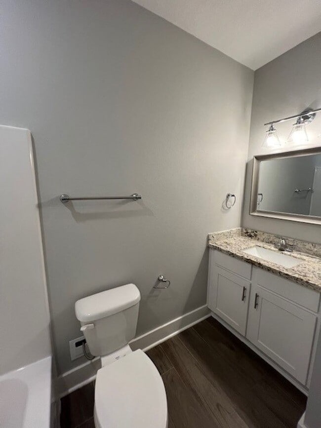 Building Photo - 3 Bedroom 2.5 Bath Townhome Available in S...