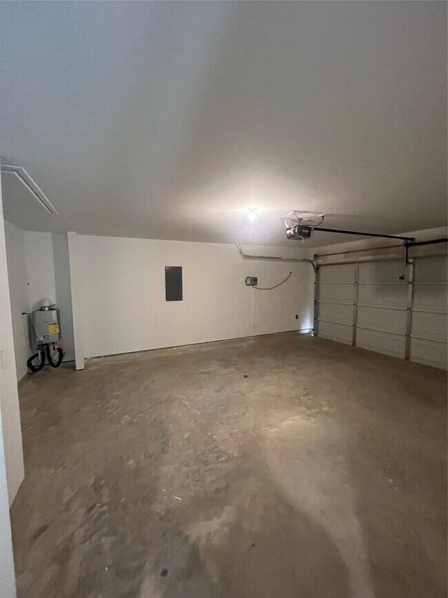 Building Photo - 5215 Mossdale Blf Ln