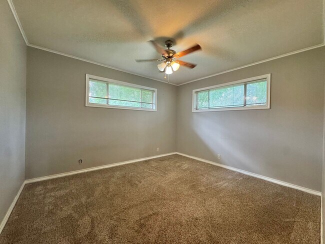 Building Photo - For Rent – Spacious Home Next to Spring Lake Park!