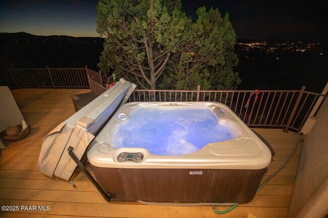 Building Photo - 270 Long