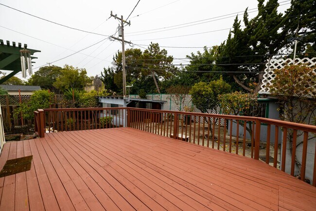 Building Photo - Large updated home in San Mateo Village!