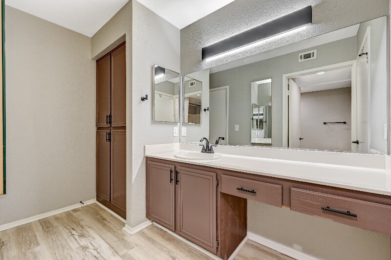 Building Photo - 8070 W Russell Rd