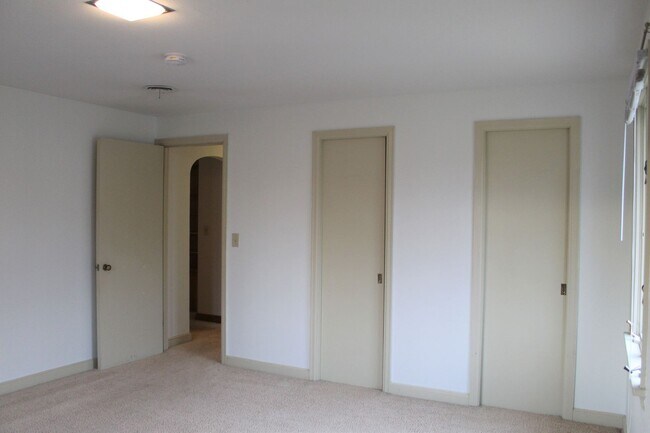 Building Photo - 318 McKinley Ave