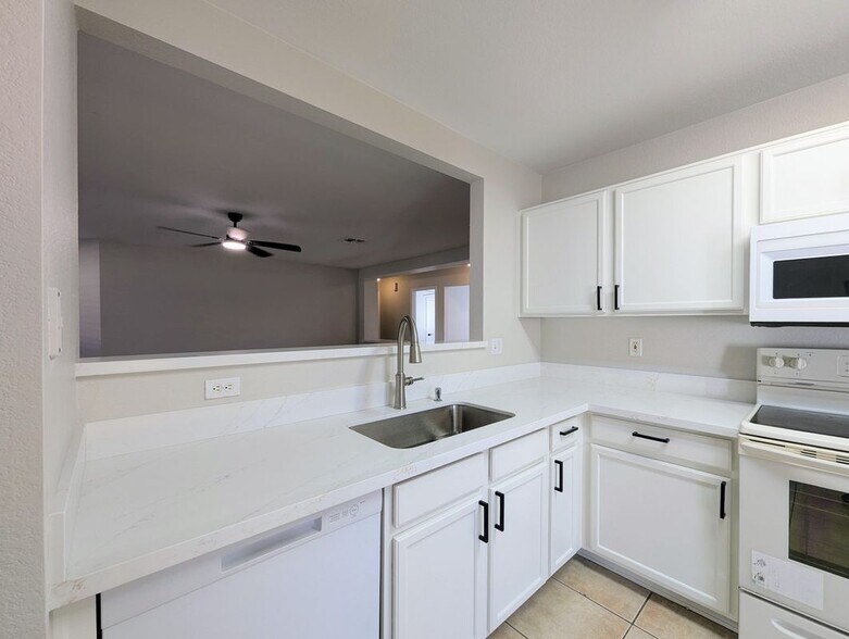 Building Photo - 3008 W Running Deer Trl