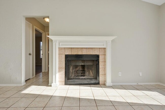 Building Photo - 9101 Japonica Ct