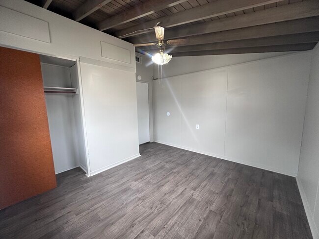 Building Photo - 403 Seminary-N