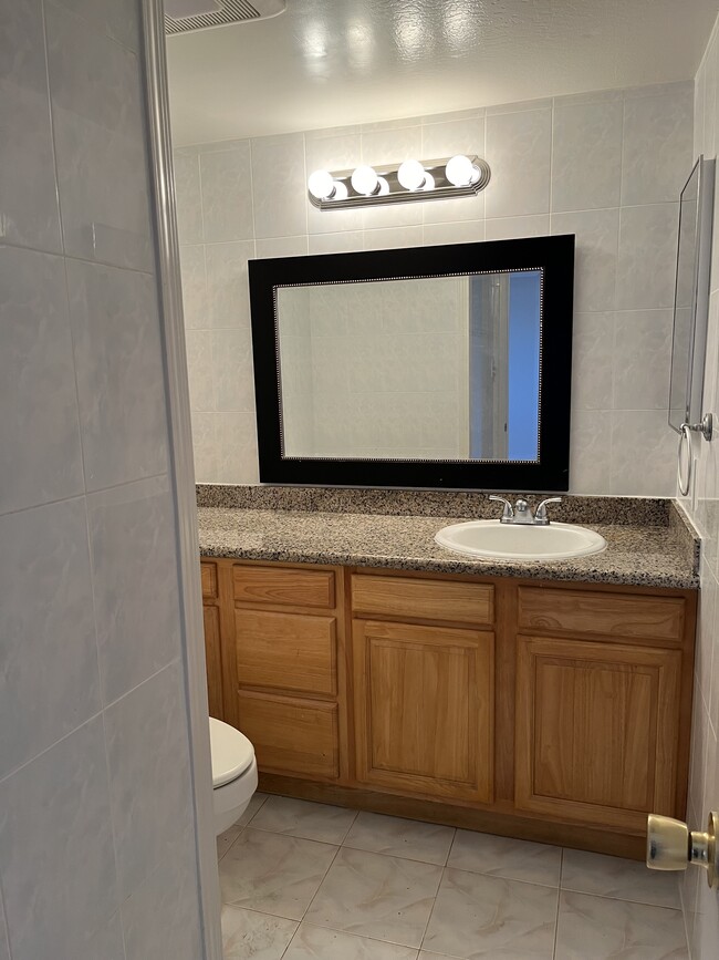 1/2 bath - 3942 Crofton Way